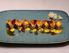 Uramaki de salmón y salmón