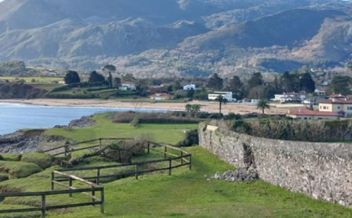 Una senda costera entre la Isla y La Griega